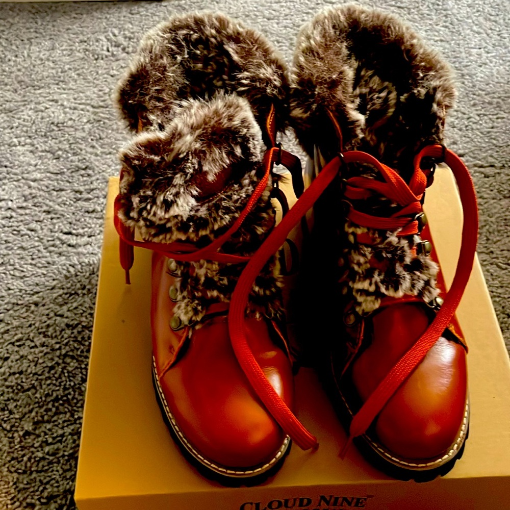 Cloud nine sheepskin Vivian boot size 7